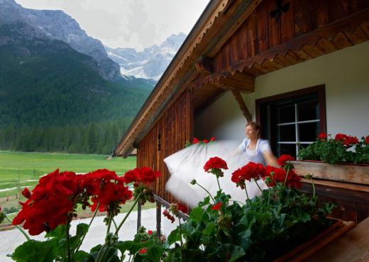 A maid on the balcony of the Alte Post
