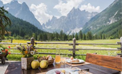 dolomitenhof-gastronomie-terrasse-0201