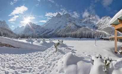 dolomitenhof-wellness-pool-aussen-winter-02