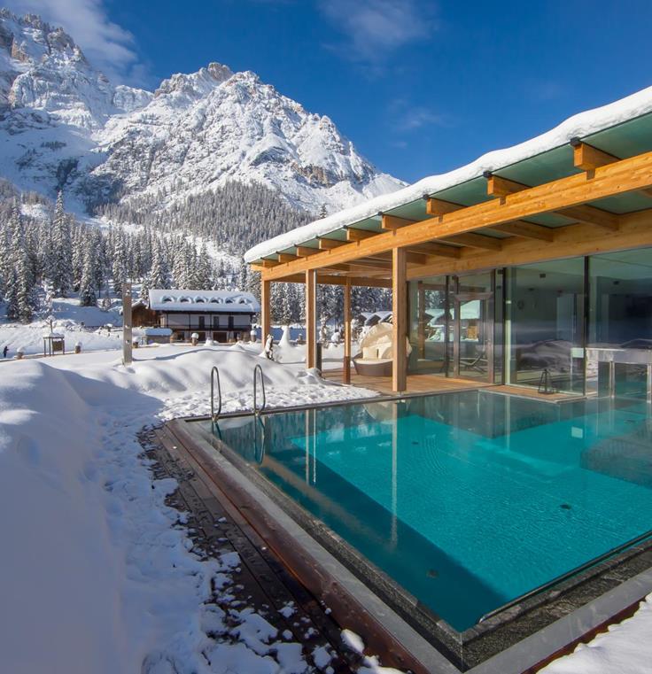 Der Außenpool im Winter