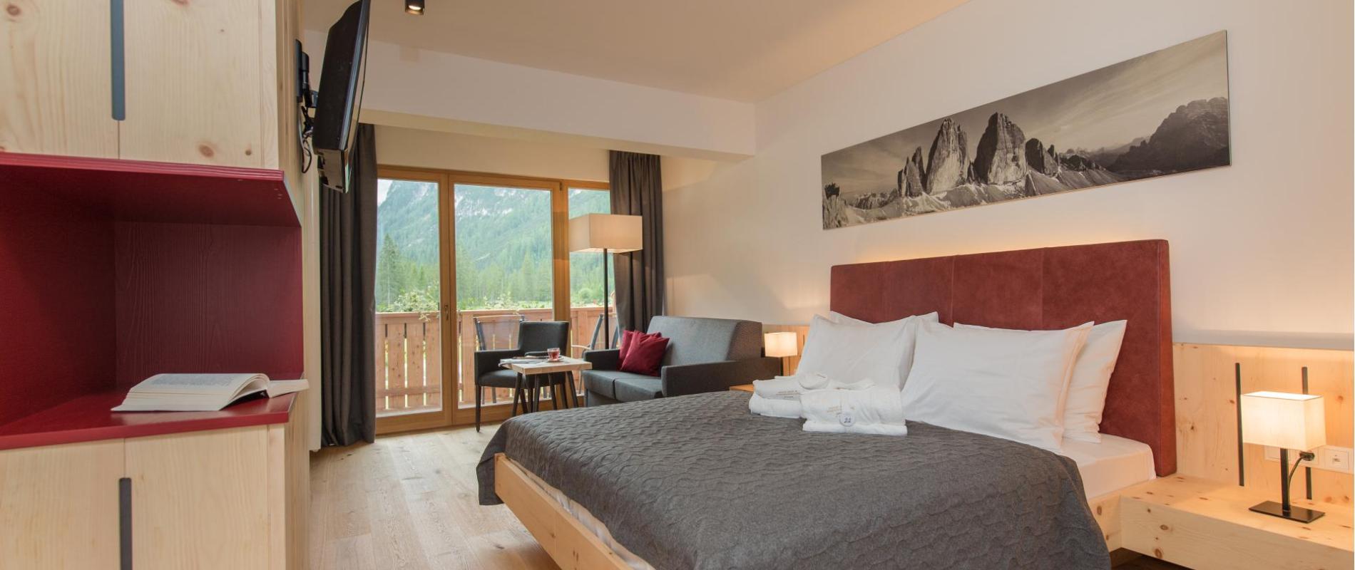 Doppelzimmer Sepp Innerkofler Süd mit Sitzecke und Balkon