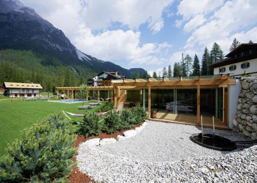 Spa con giardino e piscina esterna