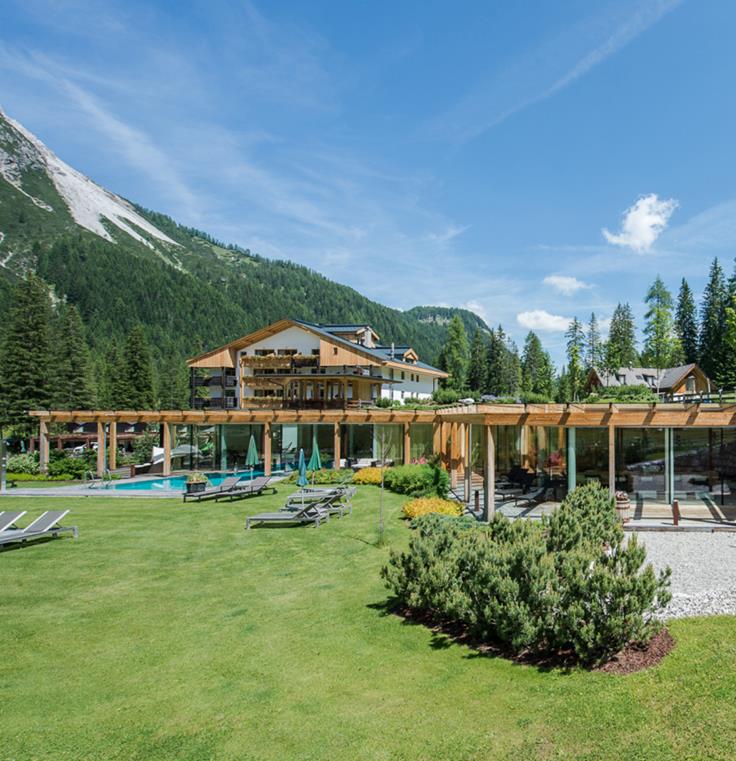 Hotel Dolomitenhof mit Badehaus