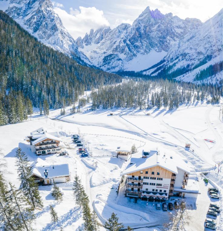 Hotel Dolomitenhof im Winter