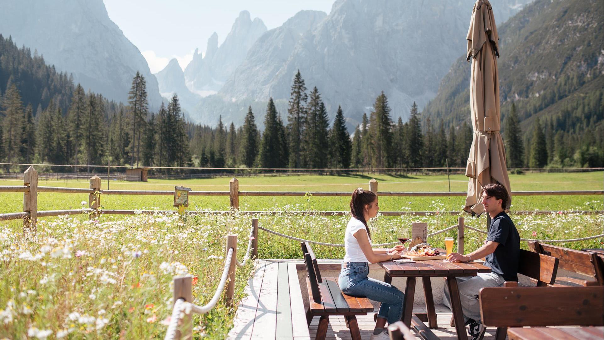 Two people on the terrace of the bistro