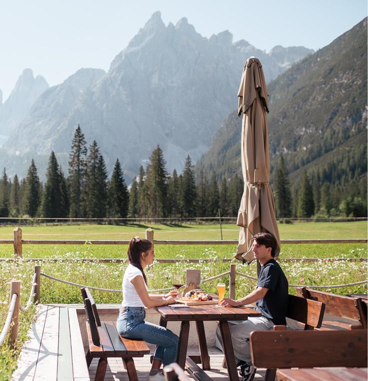 Two people on the terrace of the bistro
