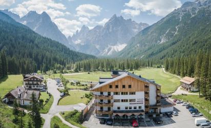 Hotel Dolomitenhof in Sexten im Sommer