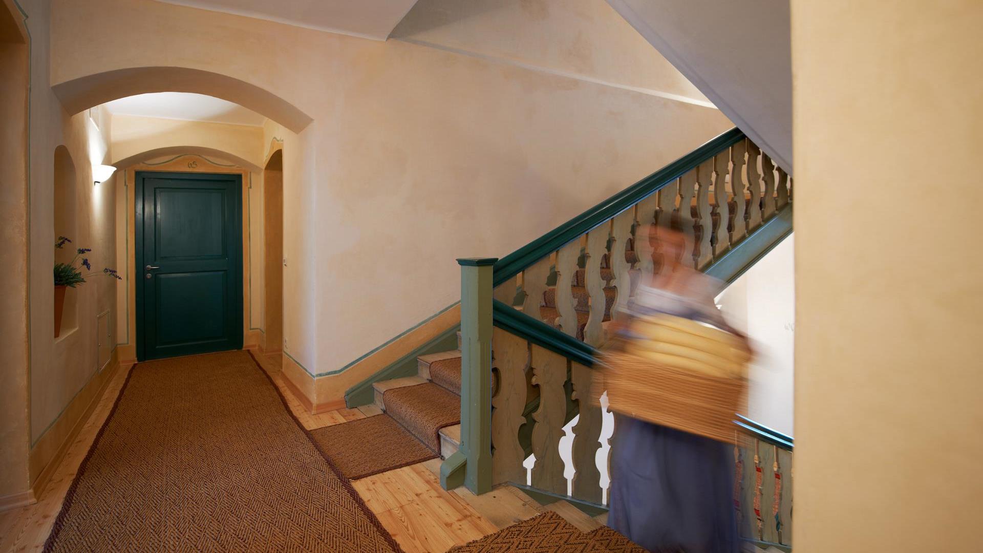 A maid in the Alte Post